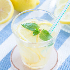 カフェ好きさんいらっしゃいませ。夏はさっぱりレモネードでみんな笑顔に集客する方法